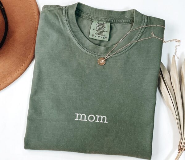 Moss Green Comfort Colors Mom Shirt with “mom” stitched detail, relaxed fit t-shirt for mothers.