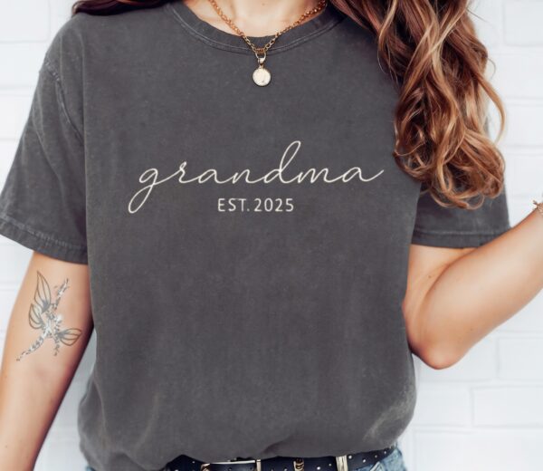 Embroidered Grandma EST 2025 Comfort Colors 1717 Pepper T-Shirt, Personalized Grandparent Gift